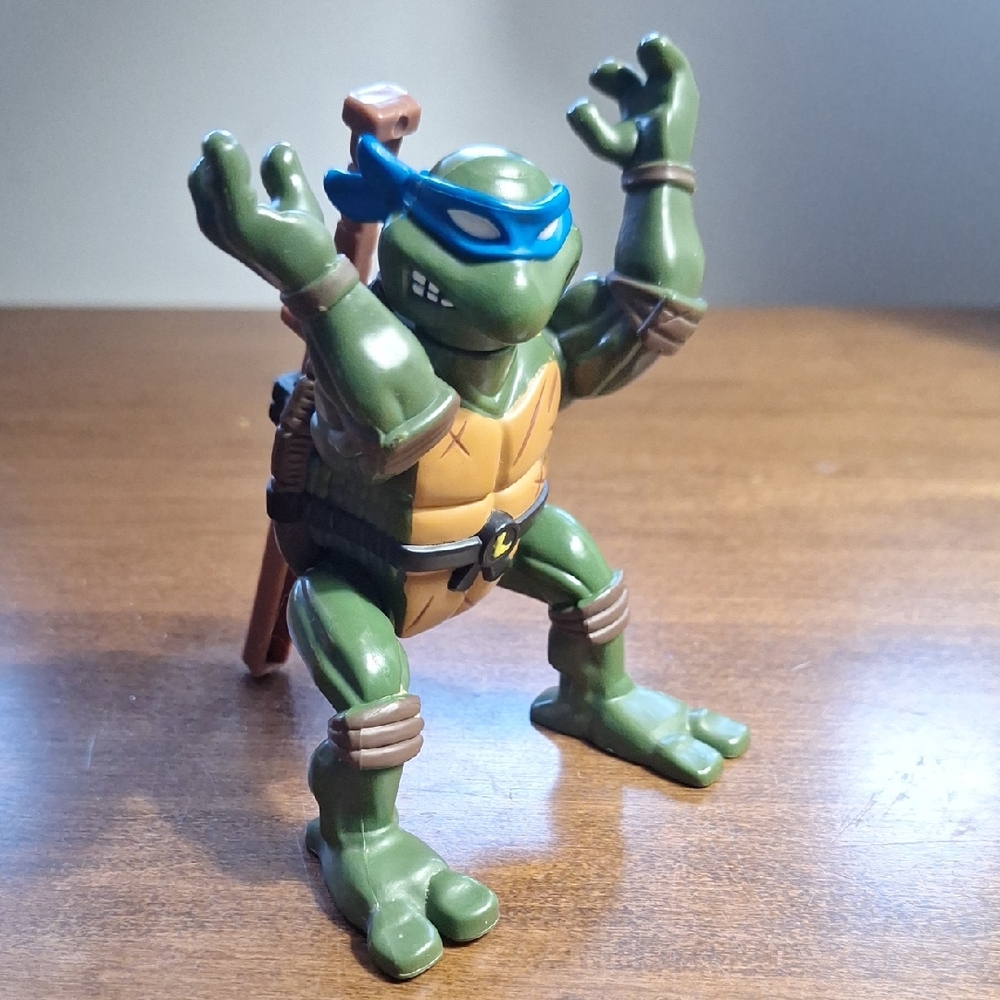 Teenage Mutant Ninja Turtle Leonardo Somersault Action Figure - Green and Blue